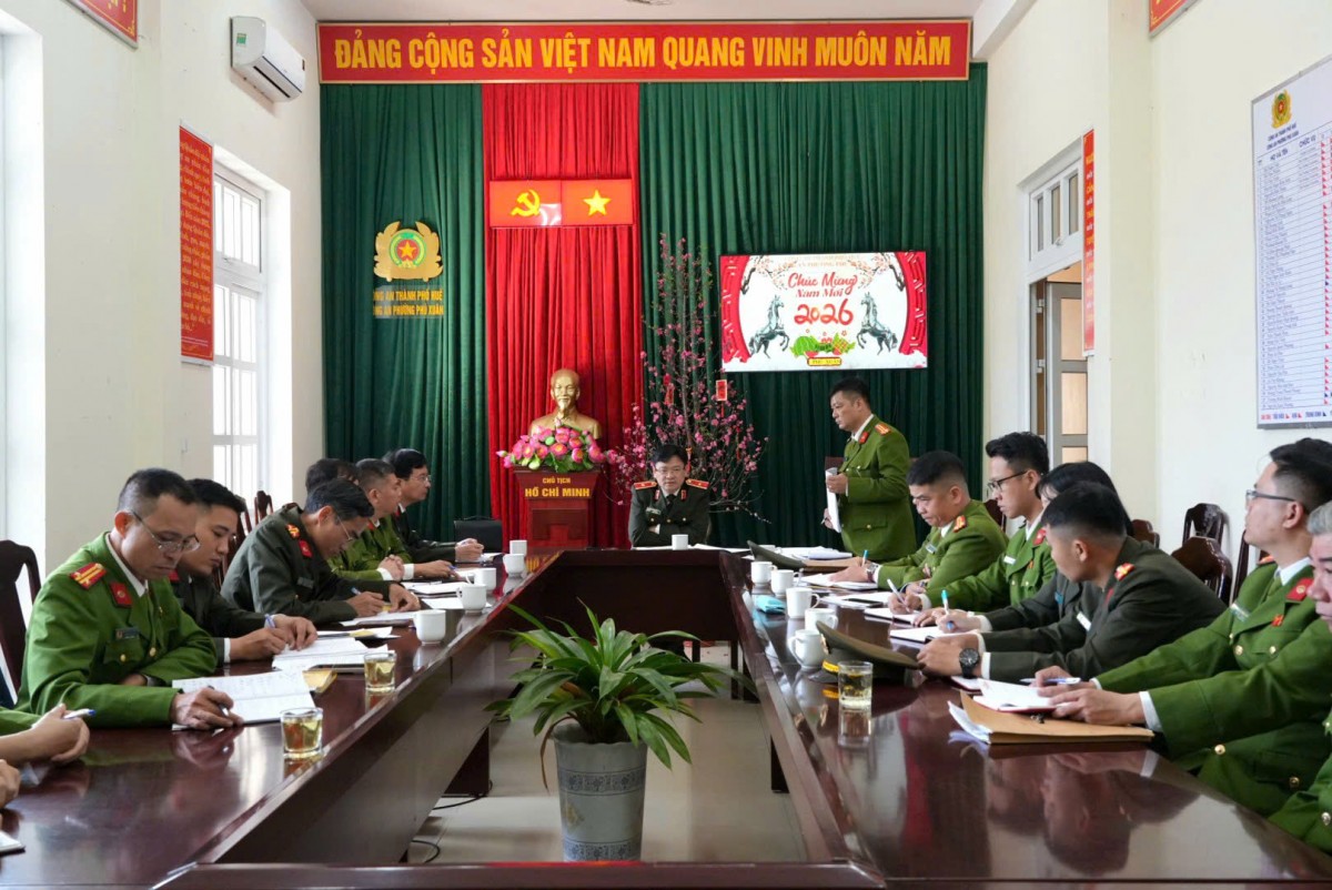 Thiếu tướng Nguyễn Thanh Tuấn, Bí thư Đảng ủy, Giám đốc Công an thành phố Huế kiểm tra đột xuất tại Công an phường Phú Xuân