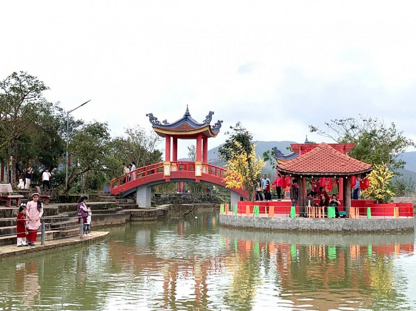 Hà Tĩnh: Hàng ngàn du khách đổ về chùa Hữu Lạc cầu an năm mới Hà Tĩnh: Hàng ngàn du khách đổ về chùa Hữu Lạc cầu an năm mới