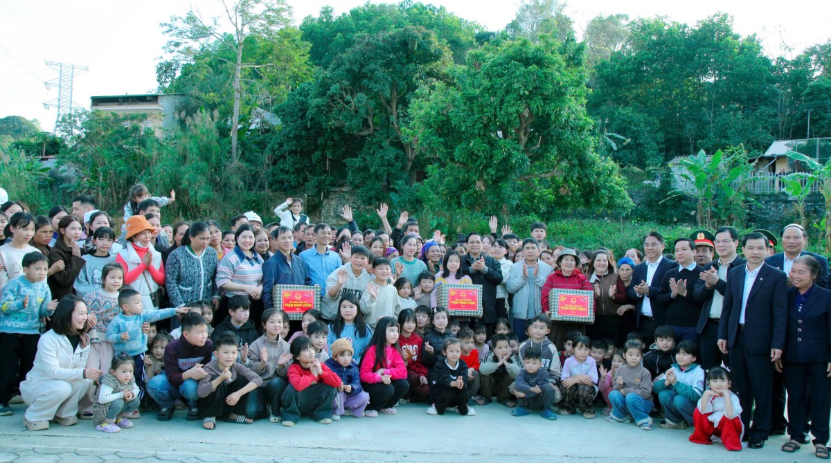 Thủ tướng Chính phủ Phạm Minh Chính làm việc với lãnh đạo các bộ, ngành Trung ương và 2 tỉnh Cao Bằng, Lạng Sơn