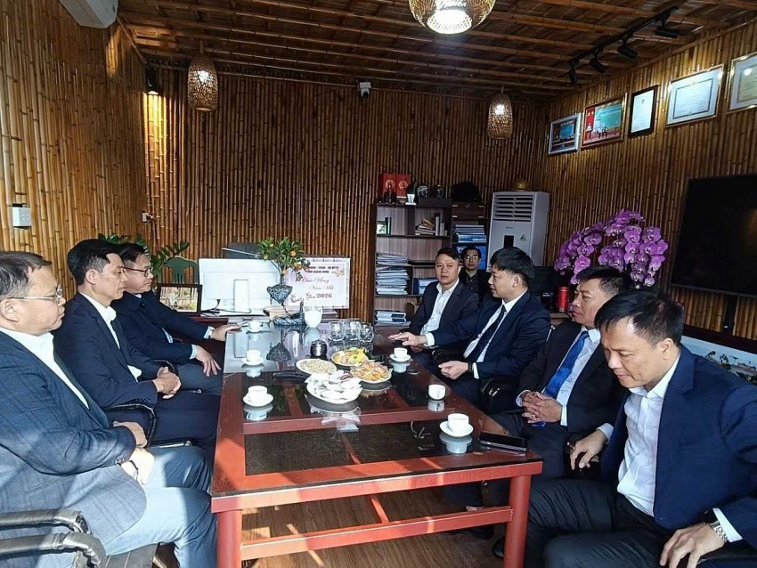 Lãnh đạo tỉnh cùng các đơn vị liện quan thăm làm việc và chúc tết tại Công ty Cổ phần thủy hải sản Tất Thành. Ảnh:Quangninh.gov