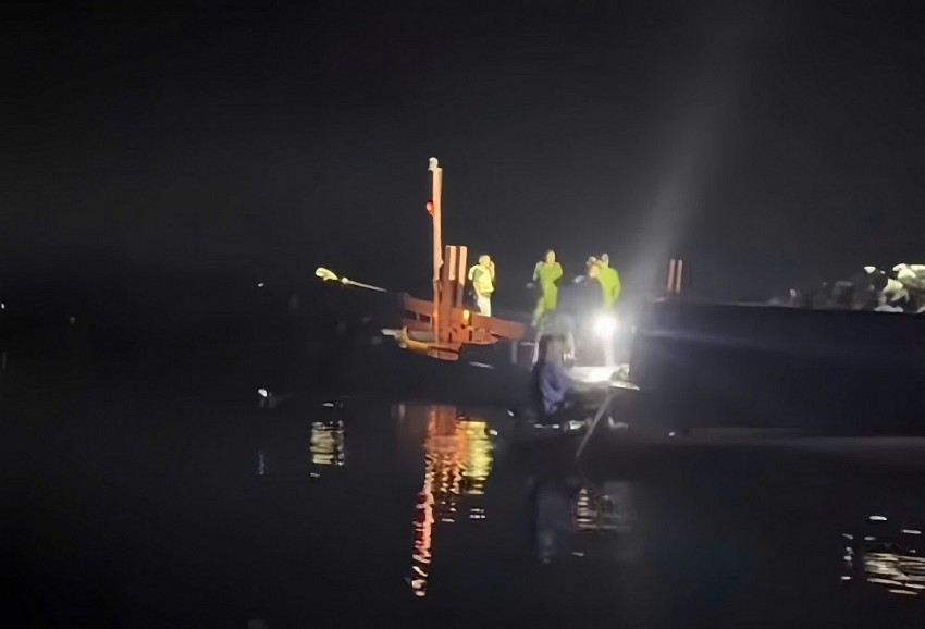 Chìm tàu chở khách trên hồ Thác Bà, 6 người mất tích