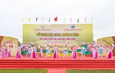 Hà Tĩnh: Rộn ràng khai hội chùa Hương Tích