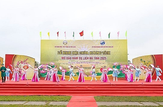 Hà Tĩnh: Rộn ràng khai hội chùa Hương Tích