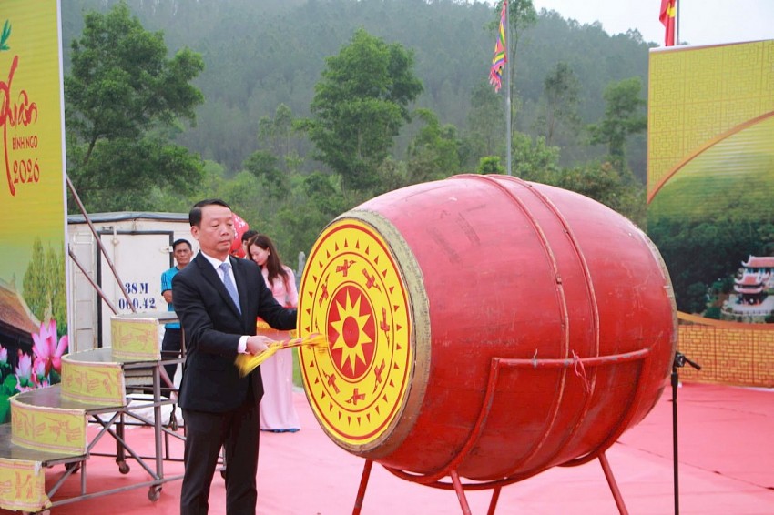 Hà Tĩnh: Rộn ràng khai hội chùa Hương Tích