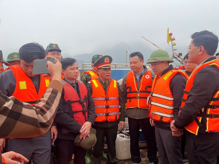 Vụ chìm tàu khách trên hồ Thác Bà, 6 nạn nhân đã được tìm thấy