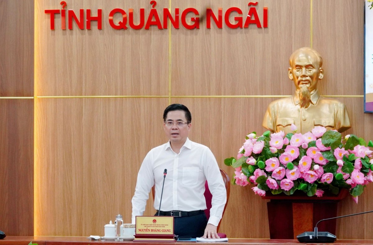 Chủ tịch UBND tỉnh Nguyễn Hoàng Giang phát biểu kết luận cuộc họp