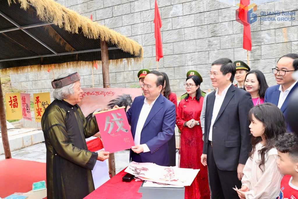 Quảng Ninh mở hội Khai bút đầu năm 2026: Khơi nguồn tri thức, lan tỏa động lực phát triển