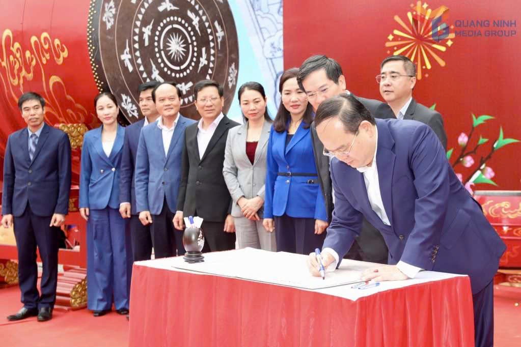 Quảng Ninh mở hội Khai bút đầu năm 2026: Khơi nguồn tri thức, lan tỏa động lực phát triển