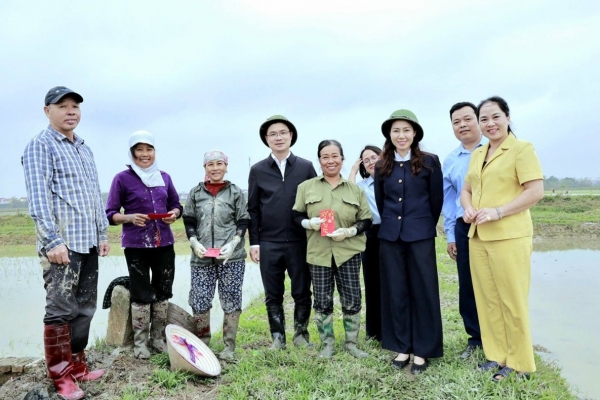 Hà Nội: Lãnh đạo xã Đa Phúc kiểm tra tiến độ gieo cấy vụ Xuân 2026