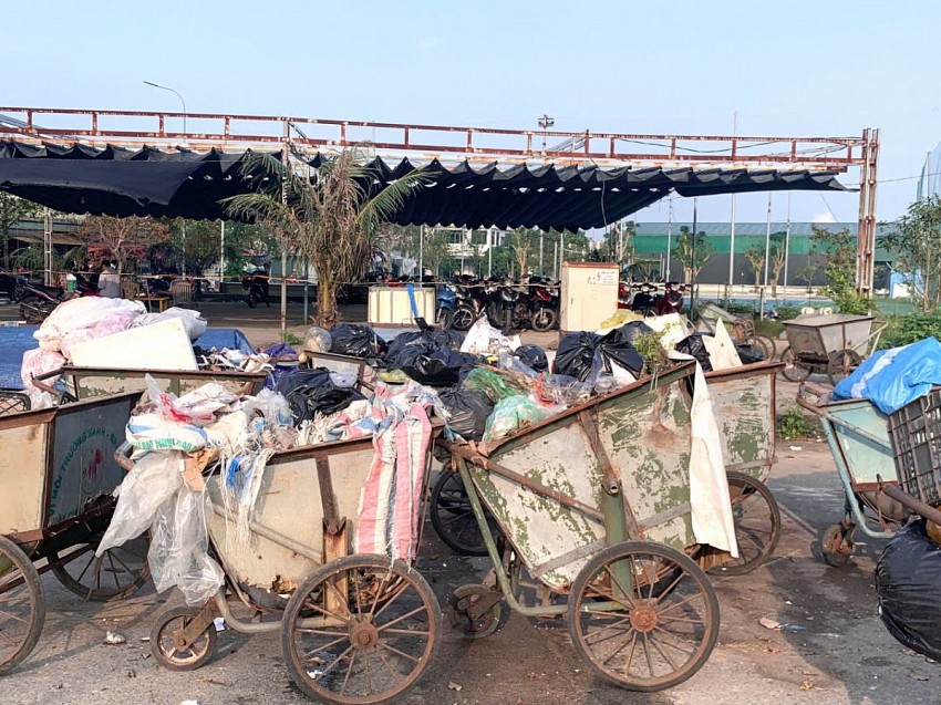 Hà Tĩnh: Rác “bủa vây” Trung tâm thương mại - dịch vụ Phú Nhân Nghĩa