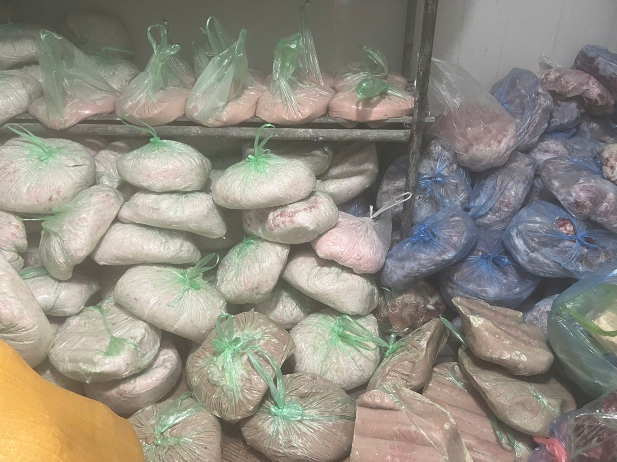 Khởi tố chủ cơ sở sản xuất giò chả sử dụng hàn the