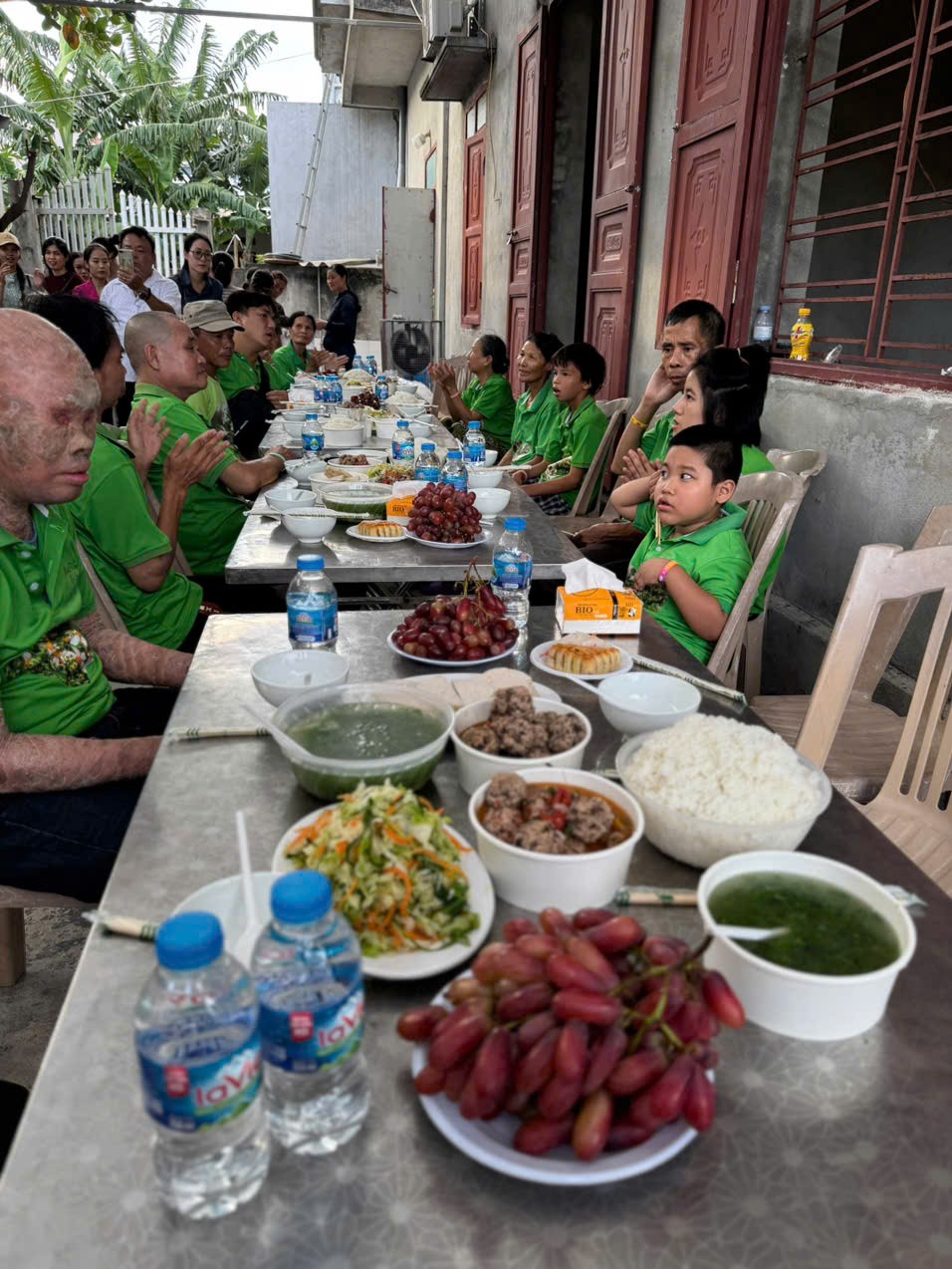 Khát Vọng Cỏ Dại: Khi nghị lực nở hoa trên sỏi đá