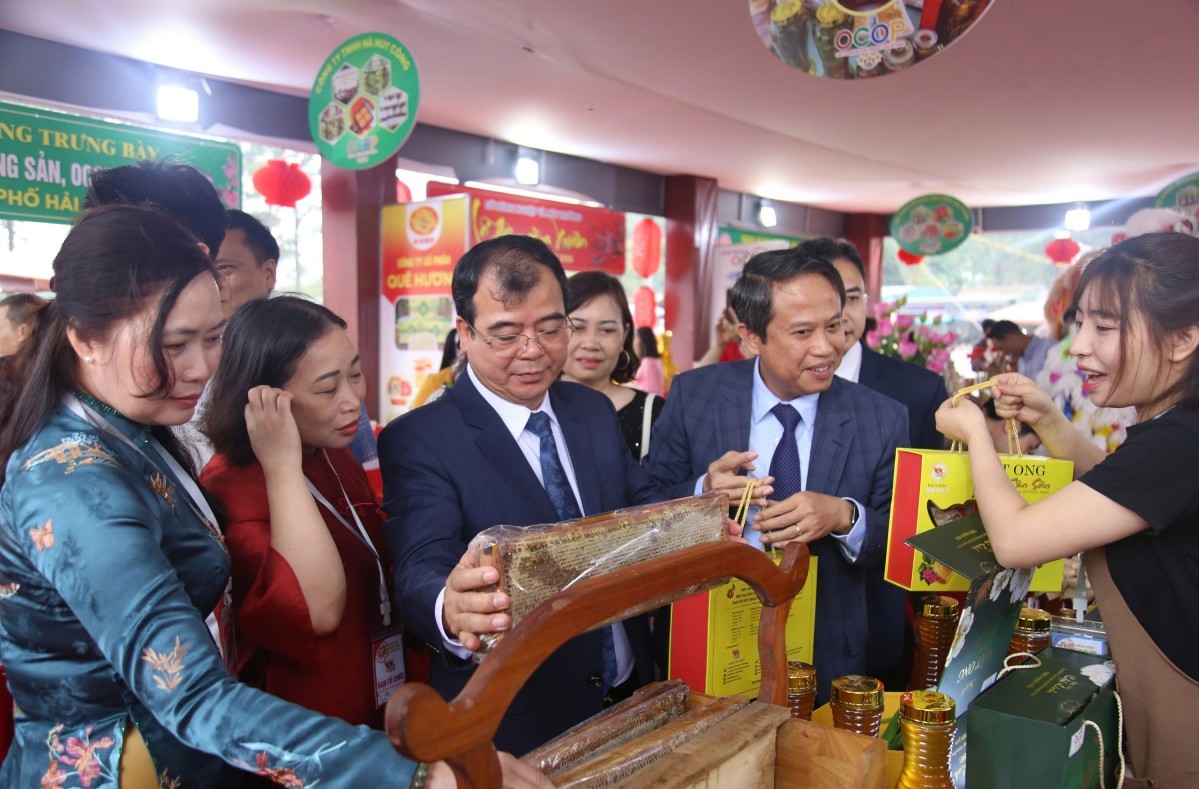 Khai mạc tuần Văn hóa, Du lịch và Xúc tiến Thương mại Lễ hội mùa Xuân Côn Sơn - Kiếp Bạc 2026