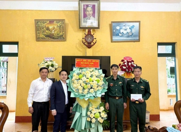 Lâm Đồng: Xã Đức An thăm và chúc mừng Ngày Truyền thống Bộ đội Biên phòng