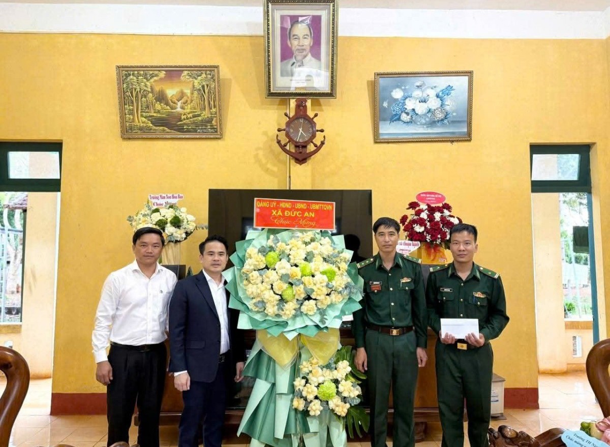 Lâm Đồng: Xã Đức An thăm và chúc mừng Ngày Truyền thống Bộ đội Biên phòng