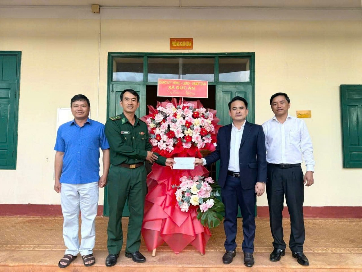 Lâm Đồng: Xã Đức An thăm và chúc mừng Ngày Truyền thống Bộ đội Biên phòng
