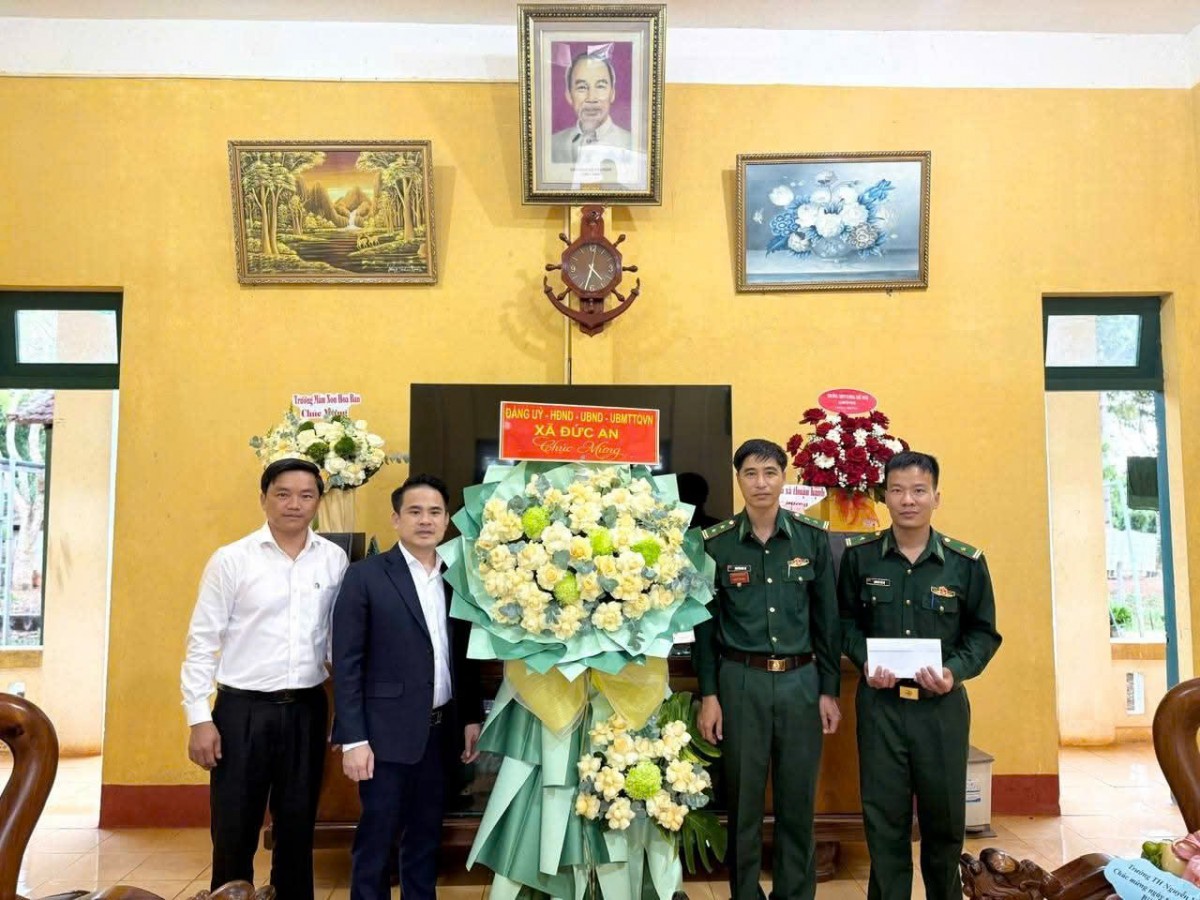 Lâm Đồng: Xã Đức An thăm và chúc mừng Ngày Truyền thống Bộ đội Biên phòng