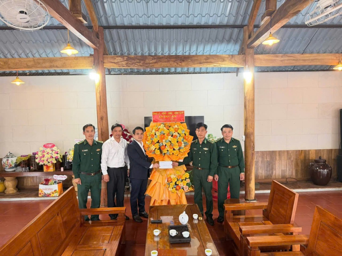 Lâm Đồng: Xã Đức An thăm và chúc mừng Ngày Truyền thống Bộ đội Biên phòng