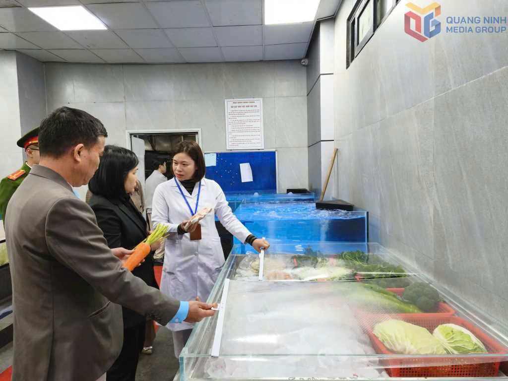 Quảng Ninh siết chặt quản lý an toàn thực phẩm mùa lễ hội