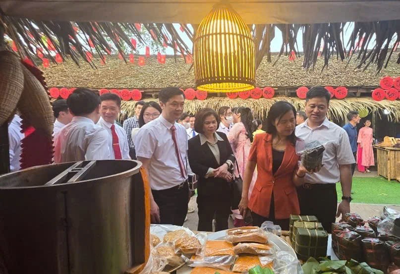 “Tết lại” Ước Lễ tái hiện đình làng, chợ quê, tôn vinh nghề giò chả