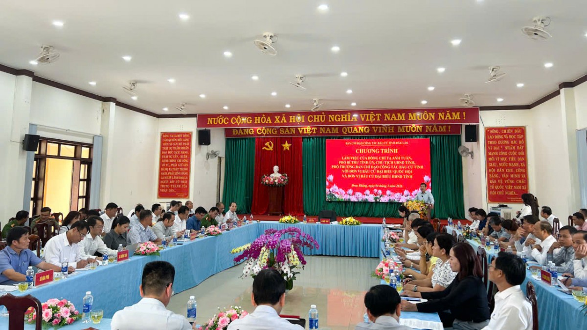 Chủ tịch UBND tỉnh Đắk Lắk làm việc về công tác bầu cử tại xã Dray Bhăng