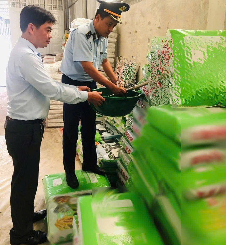 Đồng Tháp xử phạt hơn 180 triệu đồng 3 cơ sở kinh doanh phân bón giả, kém chất lượng