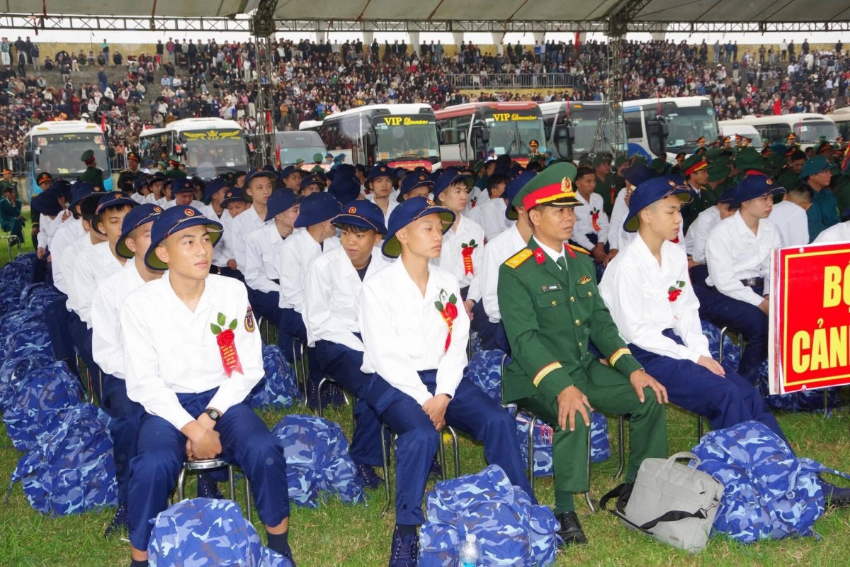 Hơn 3.800 tân binh ở Nghệ An lên đường nhập ngũ
