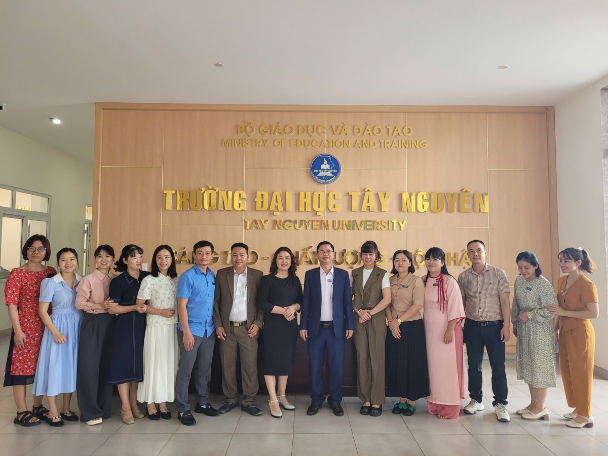 Đại học Tây Nguyên và HTX Quảng Phú bắt tay đào tạo nguồn nhân lực nông nghiệp hữu cơ