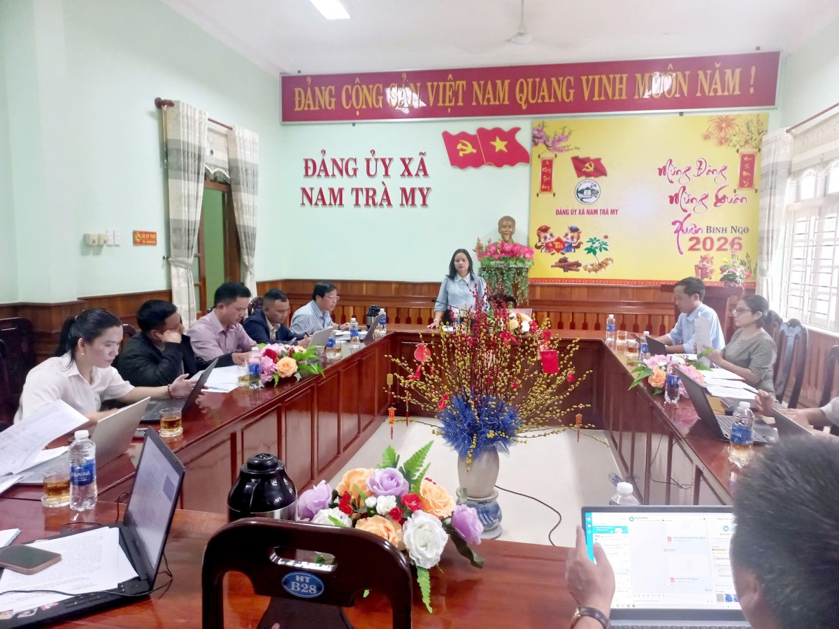 Ban Chỉ đạo bầu cử xã Nam Trà My họp triển khai các nhiệm vụ chuẩn bị cho bầu cử đại biểu Quốc hội khóa XVI và đại biểu HĐND các cấp nhiệm kỳ 2026–2031; đồng chí Phùng Thị Thương, Bí thư Đảng ủy xã, chủ trì cuộc họp.