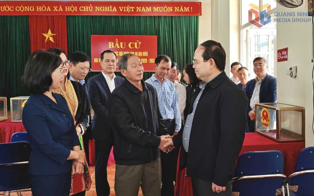 Lãnh đạo tỉnh Quảng Ninh kiểm tra công tác chuẩn bị bầu cử tại xã Thống Nhất