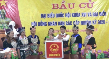 Ngày bầu cử sớm của đồng bào Huồi Tụ