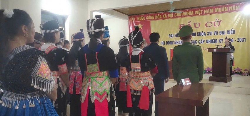 Ngày bầu cử sớm của đồng bào Huồi Tụ