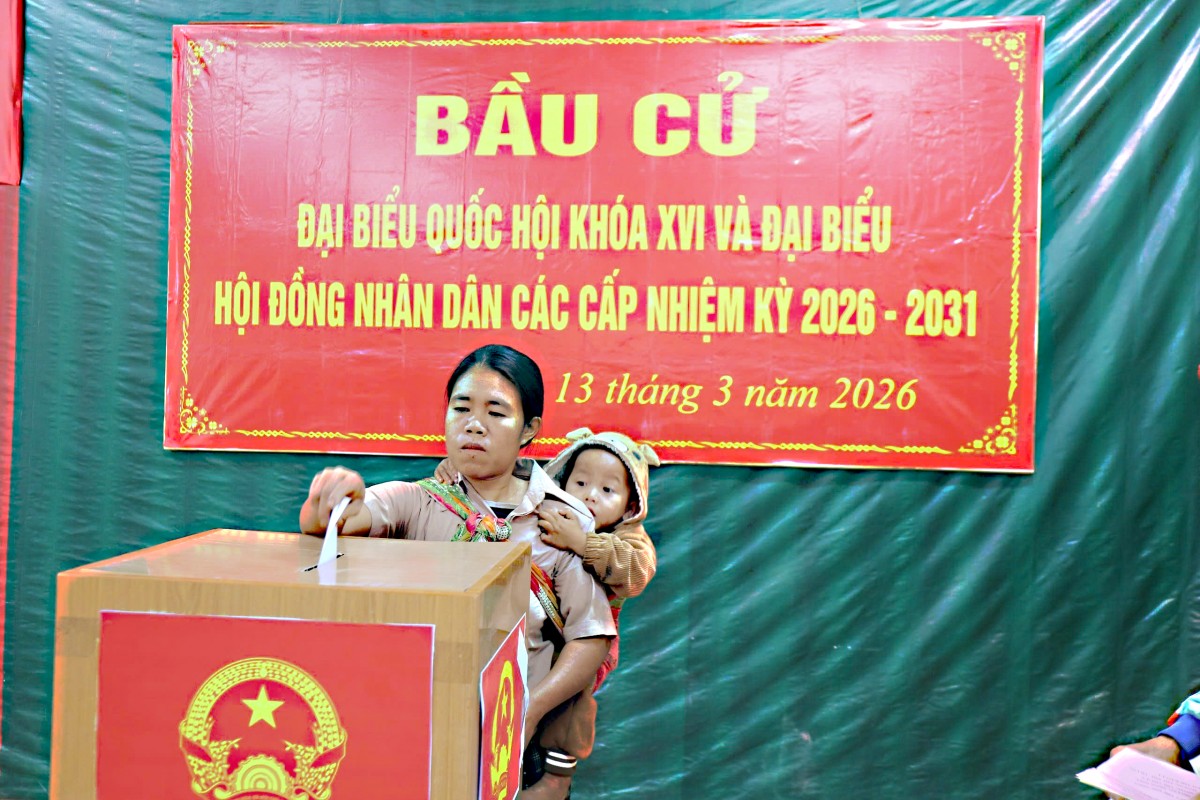 Bản làng Đan Lai giữa đại ngàn Pù Mát nô nức đi bầu cử sớm