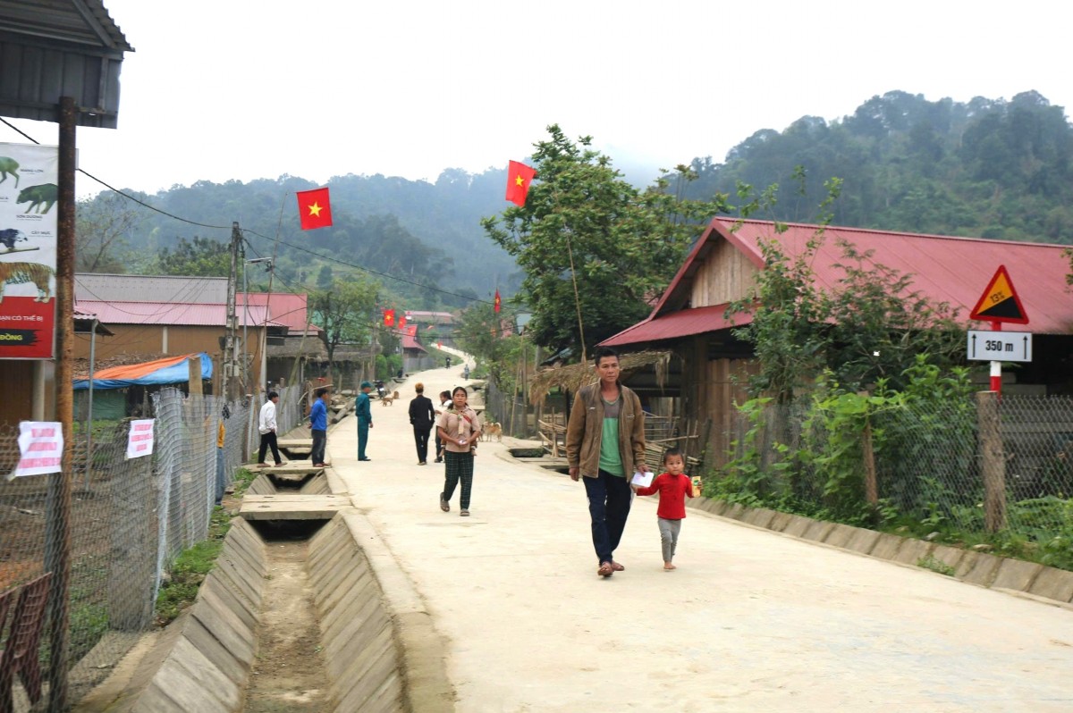 Bản làng Đan Lai giữa đại ngàn Pù Mát nô nức đi bầu cử sớm