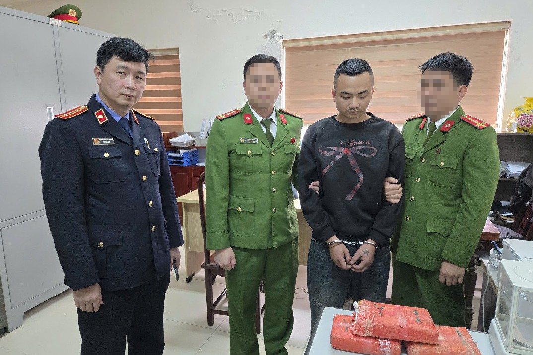 Nghệ An: Bắt 3 đối tượng, thu giữ 18.000 viên ma túy tổng hợp