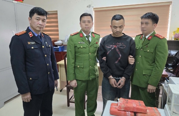 Nghệ An: Bắt 3 đối tượng, thu giữ 18.000 viên ma túy tổng hợp