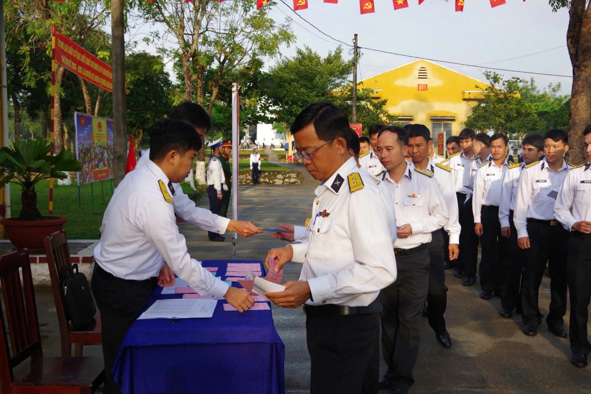 Cán bộ, chiến sĩ Vùng 3 Hải quân nô nức tham gia Ngày hội non sông