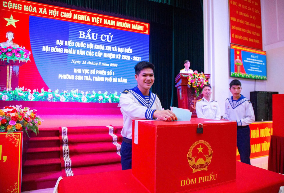 Cán bộ, chiến sĩ Vùng 3 Hải quân nô nức tham gia Ngày hội non sông