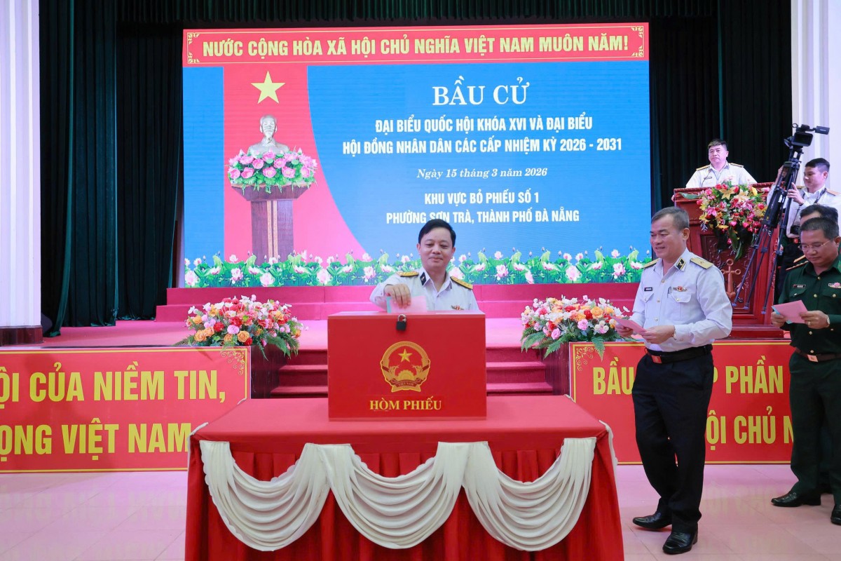 Cán bộ, chiến sĩ Vùng 3 Hải quân nô nức tham gia Ngày hội non sông