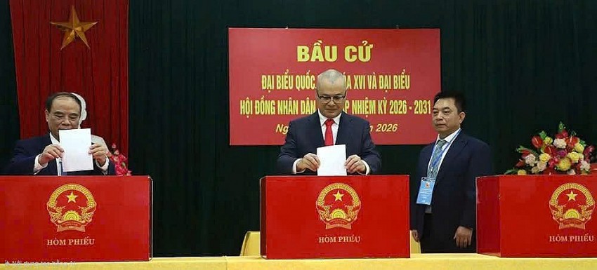 Bí thư Tỉnh ủy Phú Thọ dự khai mạc và bỏ phiếu tại Khu vực bỏ phiếu số 18