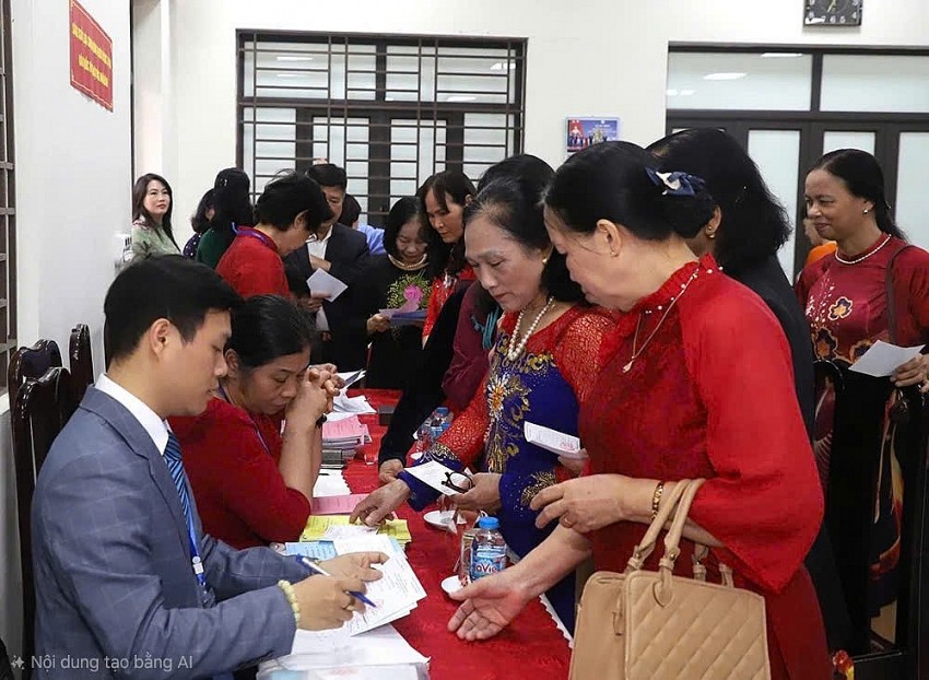 Bí thư Tỉnh ủy Phú Thọ dự khai mạc và bỏ phiếu tại Khu vực bỏ phiếu số 18