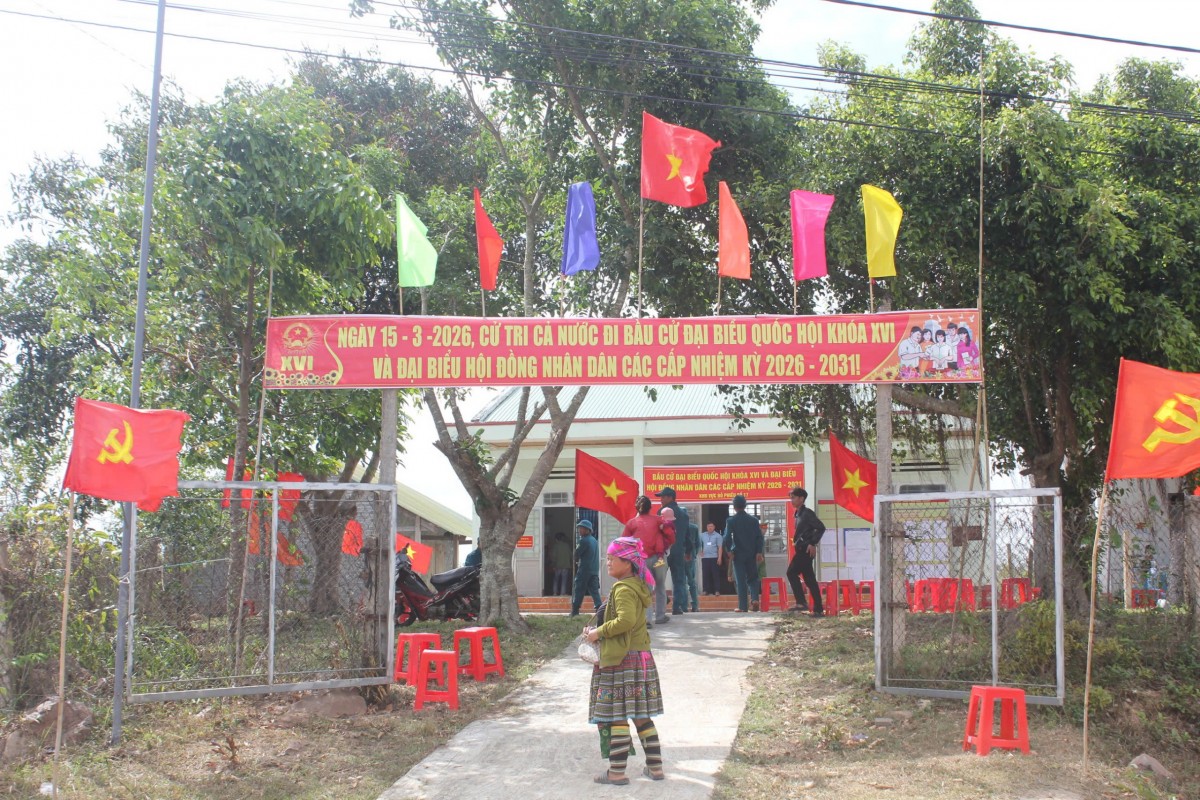 Đắk Lắk: Người dân xã Phú Xuân nô nức tham gia bầu cử vui chung ngày hội lớn