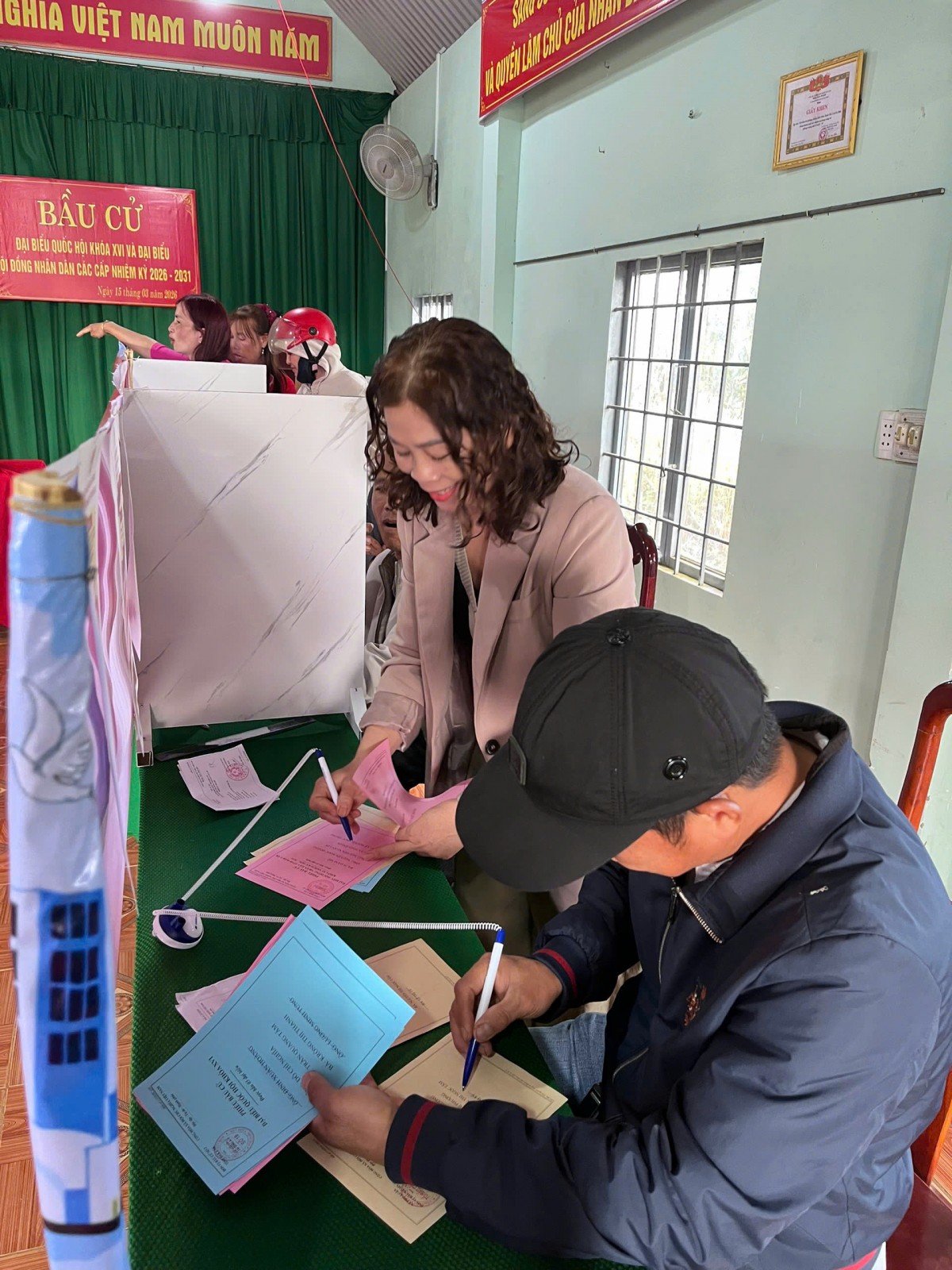 Đắk Lắk: Người dân xã Phú Xuân nô nức tham gia bầu cử vui chung ngày hội lớn