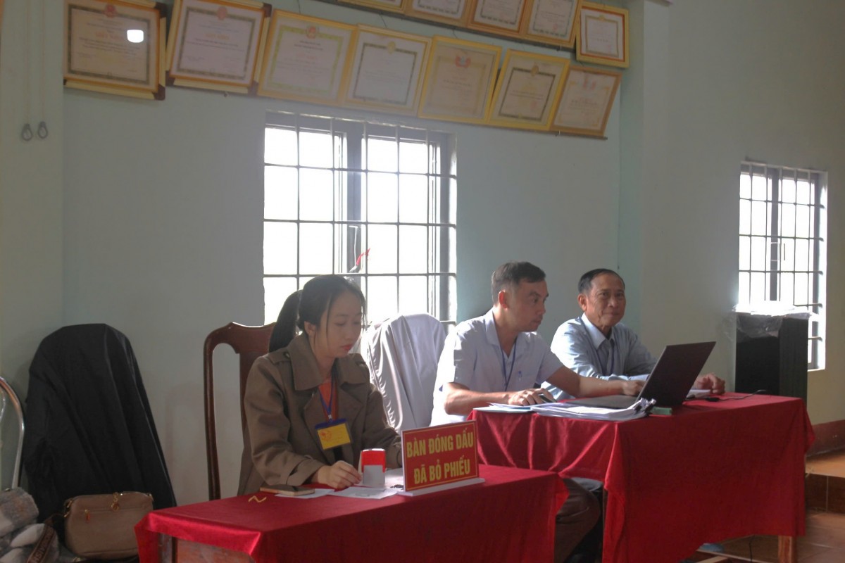 Đắk Lắk: Người dân xã Phú Xuân nô nức tham gia bầu cử vui chung ngày hội lớn