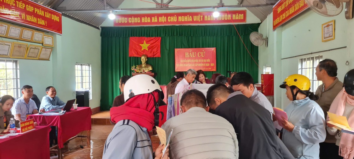 Đắk Lắk: Người dân xã Phú Xuân nô nức tham gia bầu cử vui chung ngày hội lớn