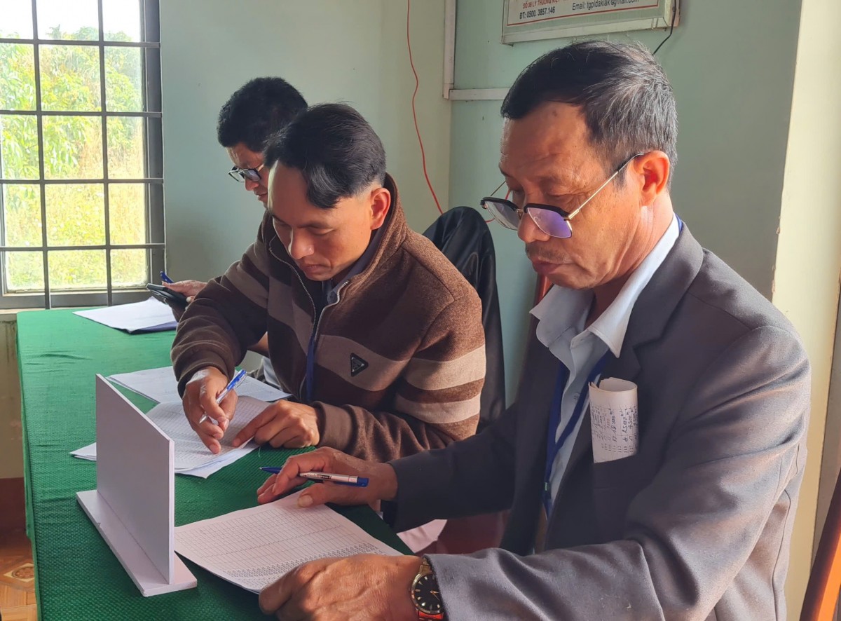 Đắk Lắk: Người dân xã Phú Xuân nô nức tham gia bầu cử vui chung ngày hội lớn