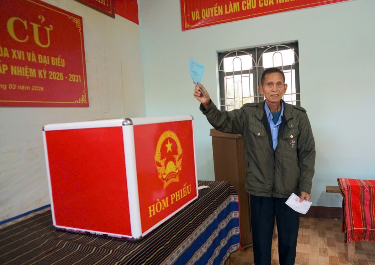 Đắk Lắk: Người dân xã Ea Na gửi gắm niềm tin qua từng lá phiếu