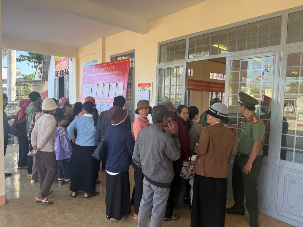 Đắk Lắk: Người dân xã Ea Na gửi gắm niềm tin qua từng lá phiếu