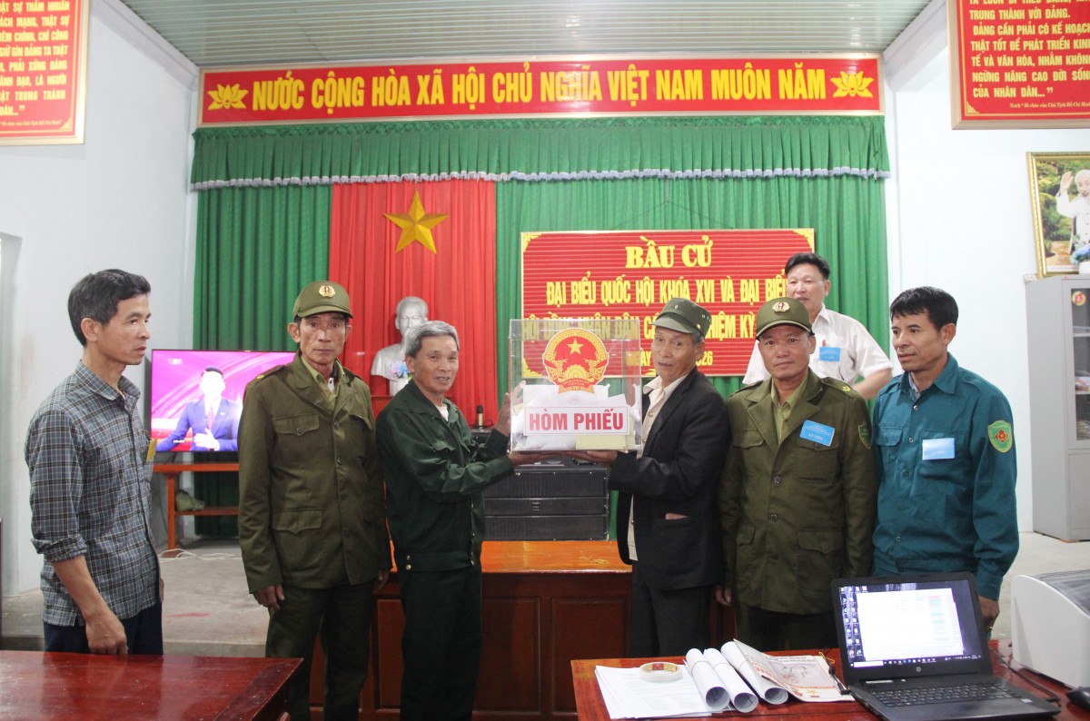 Nghệ An: 83/130 xã, phường hoàn thành, tỉ lệ đi bầu cử đạt 99,76%