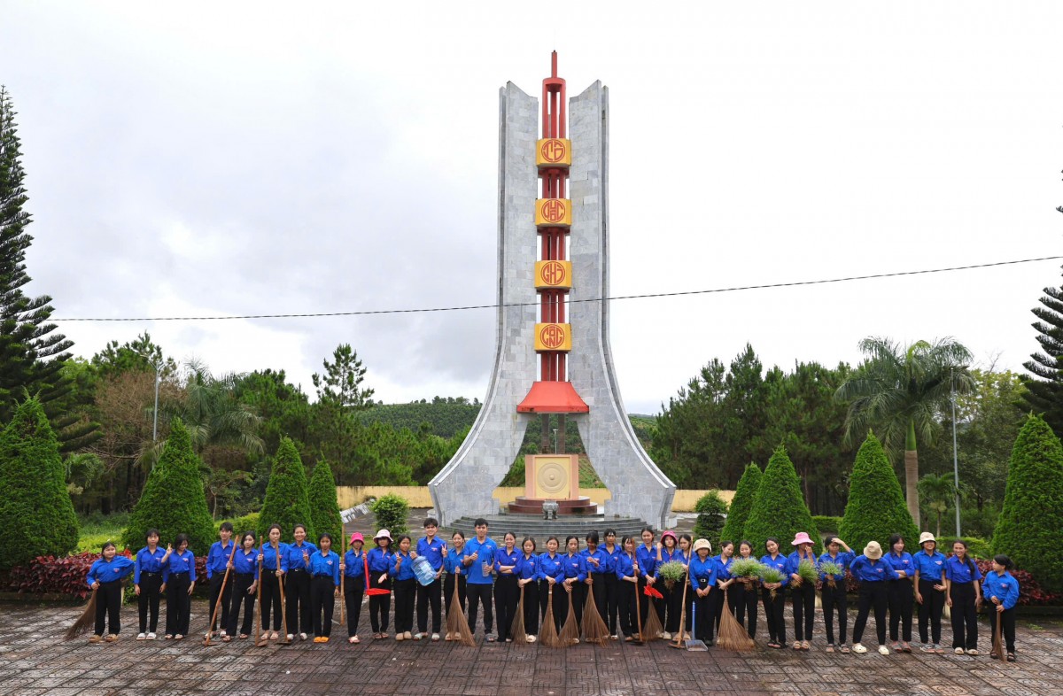 Người “truyền lửa” nơi vùng biên Tuy Đức